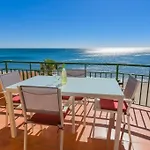 Over The Sea Amazing Views Beachfront شقة